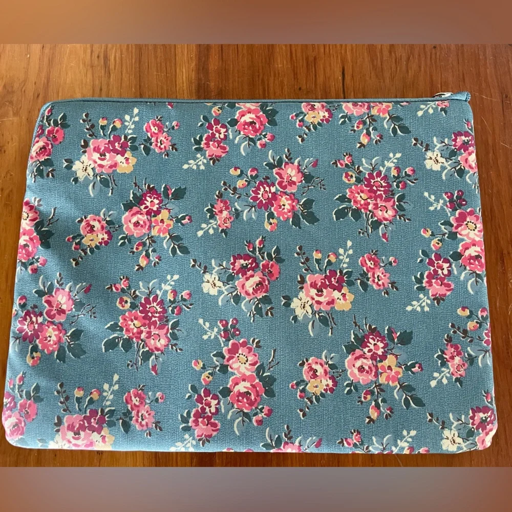NWOT Cath Kidston London Smart Tech Floral Laptop Case Sleeve